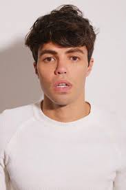 Hi! My name is Arthur, I'm 33 years old, a graphic designer, and I'm  looking for a place to live in Los Angeles (Preferred areas: West  Hollywood, Beverly Hills, Beverlywood, Hollywood, or