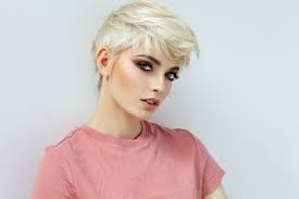 Fashionable women's short haircuts in 2020 first, when choosing a haircut, you need to consider the type of your face. Learn More About The Best Low Maintenance Short Haircuts For Thick Hair