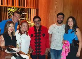 كشفت الفنانة دنيا سمير غانم،آخر تطورات حالة والدتها، الفنانة دلال عبد العزيز الصحية، كما وجهت رسالة شكر للجمهور الذي دعم عائلتها خلال الفترة الأخيرة. Ø±Ø§Ù…ÙŠ Ø±Ø¶ÙˆØ§Ù† ÙŠØ¬Ø¯Ø¯ Ø­Ø²Ù†Ù‡ Ø¹Ù„Ù‰ Ø±Ø­ÙŠÙ„ Ø³Ù…ÙŠØ± ØºØ§Ù†Ù… Ø¨ØµÙˆØ±Ø© Ù…Ø¹ Ø§Ù„Ø¹Ø§Ø¦Ù„Ø© Ø§Ù„Ù…ØµØ±ÙŠ Ø§Ù„ÙŠÙˆÙ…