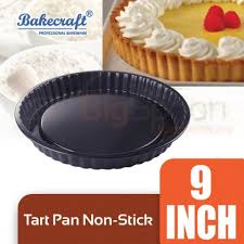 Shallow, fluted tart pans can give a home baker's quiche or fruit tart a professional look. Tart Pie Pans