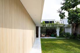 Gallery Of Jacupiranga House Cr2 Arquitetura 19 Maison Avec Patio Cour Moderne Interieur Maison Contemporaine
