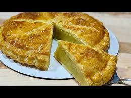 Galette Des Rois A La Frangipane La Vrai Recette Traditionnelle Deli Cuisine Yout En 2021 Galette Des Rois Frangipane Galette Des Rois Recette Galette Des Rois