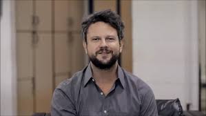 Since his childhood, he acted on tv shows. Selton Mello Vai Dirigir Seu Primeiro Filme Em Hollywood