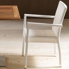 Fils de résine tendus qui donnent au fauteuil toute sa souplesse et son confort inégalés pour mieux profiter de vos extérieurs. Fauteuil De Jardin En Resine Tressee Blanche Mimosa Lot De 4 M 029