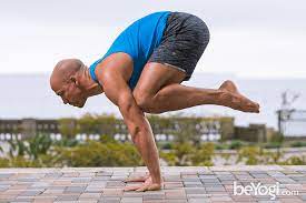 Detailed description of crane pose (bakasana) along with benefits, yoga sequencing ideas with pictures, contraindications, modifications, and breathing techniques. Crow Pose Bakasana Beyogi