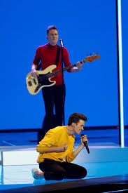 The latest news, photos, videos, participant info, voting results, the contest's rich history and much more. Eurovision 2019 H Ollandia Sthn Koryfh Ola Osa Eginan Ston Megalo Teliko Pics Video