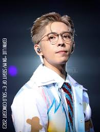 全十種] EDAN 呂爵安@ MIRROR EDAN LUI “IN MY SIGHT OF E” SOLO CONCERT 2023  高畫質加厚防潑水40*30CM應援海報POSTER U-Z款, 預購- Carousell