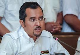 Perkara ini telah tular apabila pemilik hausboom telah meluahkan perasaan kecewa beliau melalui posting yang telah dimuat naik dalam facebook beliau sendiri. Asyraf Wajdi Menteri Belia Dan Sukan Baharu Bebasnews
