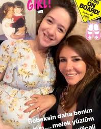 Kendisi eski türkiye güzeli sinem öztufan ile 2006 yılından beri evli. Acun Ilicali Dede Oldu Banu Ilicali Ilk Bebegi Begum U Kucagina Aldi Son Dakika Magazin