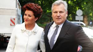 Trudno było przełamać własny styl w imię „wyższych celów? Jolanta Kwasniewska Zdradzila Sekret Udanego Malzenstwa Chodzi O Gesty Plejada Pl
