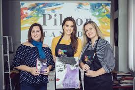 Tímea gelencsér news, gossip, photos of tímea gelencsér, biography, tímea gelencsér boyfriend list 2016. Szegeden Mutatjak Be Eloszor A Gelencser Timi Altal Is Megfegfestett Kalandregenyt A Hirek Foutcaja