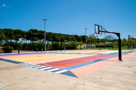 Circulo central de 3.6m de diámetro. Foot Locker Y Nba Abren Una Pista De Basket En Poblenou