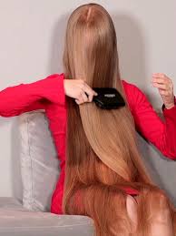 The ideal brush for those with long hair, this large paddle will detangle without causing static. Video Super Long Blonde Hair Brushing In Front Realrapunzels