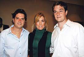 Está namorando o delegado da polícia federal jorge pontes.a história começou há seis meses, mas mantida absolutamente secreta. Cla Monteiro De Carvalho