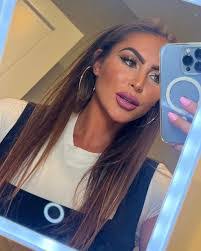 Danielle Wolf's Instagram, Twitter & Facebook