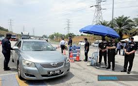 Pengarah keselamatan dalam negeri dan ketenteraman awam bukit aman, acryl sani abdullah sani dilantik sebagai. Bernama Don T Obstruct Cops From Carrying Out Duties At Roadblocks Acryl Sani