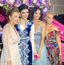 İdil fırat ve mert fırat, kına gecesi öncesi basına poz verdi. Idil Firat Kina Gecesine Boyle Giris Yapti Mert Idil Firat Magazin Haberleri