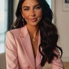 Christine Micheli's Instagram, Twitter & Facebook