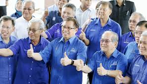 Peta dan senarai tempat di selangor mengikut daerah, di mana 6 daerah dikenakan pkp dan 3 daerah berstatus pkpb. Sekitar Pengumuman Calon Pru 14