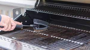 Whether it's before or after grilling out or even preparing for winter, there are a few helpful tips and t. How To Clean Your Bbq Grill Like A Pro 2021 Bbqchiefs