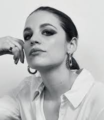 Cecily Snow's Instagram, Twitter & Facebook