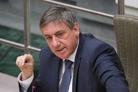 Vandaag gaat een aantal nieuwe versoepelingen van de beperkende coronamaatregelen in. Vlaams Minister President Jan Jambon Wil Nieuwe Versoepeling Gazet Van Antwerpen Mobile