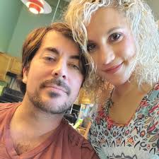 How to support heavy aquarium tanks safely?