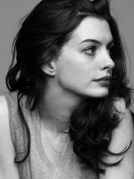 Beautiful Black And White Photos Of Celebrities Anne Hathaway 1 Celebrities E Reader Backgrounds Kindle Screensavers Nook Screensavers Nook Wallpapers And Mor Anne Hathaway Portrait Beautiful People
