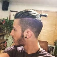 Frisuren Manner Oben Lang Seiten Kurz Frisurentrends Zopf Frisuren Manner Herrenfrisuren Haarschnitt Manner