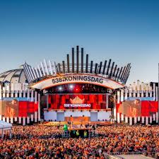 We blijven allemaal thuis en vieren de verjaardag van de koning dit jaar dus binnen. Armin Van Buuren Dj Set Live 538 Koningsdag 2018 By Rotatingfan