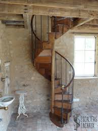 Escalier Colimacon Tout Bois Du Xixe Siecle Limon A L Anglaise Installe Par L Etablissement Lachaux Sp Avec Images Escalier En Colimacon Escalier Escalier Colimacon Bois