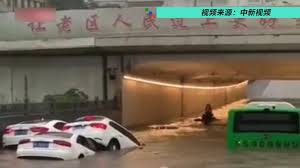 2020年中国南方水灾指2020年5月下旬起在中国长江中下游地区、淮河流域、西南、华南及东南沿海等地因持续强降水引发的严重洪灾。 从6月至9月上旬，全国70%的县（市）出现 暴雨 ，700多条河流水位超警戒，多条江河同时发生流域性洪水，多省發生 暴洪 、城區 內澇 、 漬災 ，导致 1998年 以来最严重的一次汛情 3 。 Xmc0uf Eat7dim