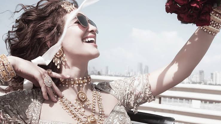 Traditional Gold Jewelry for the Indian Wedding Season, AI generated