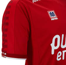 The club was formed in 1965 after a merger of clubs sportclub enschede and enschedese boys. Fc Twente Maakt Shirts Voor Het Nieuwe Seizoen Bekend Rtv Oost
