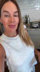 Healthy doesn’t mean boring. , And cooking at home doesn’t mean a ton of  work. , This high protein, flavor packed skillet has been