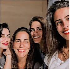 Só eu, canta kartalian, que foi casada com fábio jr. Gloria Pires Em Rara Foto Com As Tres Filhas
