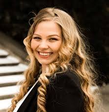 Jayne Cohen's Instagram, Twitter & Facebook