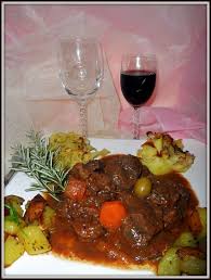 Joue De Boeuf Et Paleron En Daube Marinade Accompagnes De Pommes De Terre Rissolees Et Torsadees Passiflore Passion D Hellyane Pomme De Terre Rissolee Joue De Boeuf Daube
