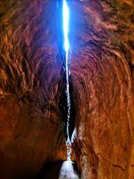 If you're looking for easy (but breathtaking) slot canyons you can do with the family, check do you want to play around in epic slot canyons and skip the crowds on your next visit to southern utah? Leprechaun Canyon Hike Utah