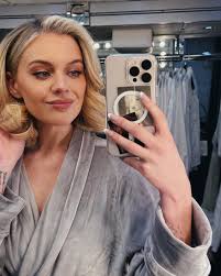 Allie Elliot, the wife of renowned American chef Graham Elliot Bowles, is  an influential figure in her own right. With… Read More: Graham Elliot's  Wife, Allie Elliot Biography: Net Worth, Children, Husband,