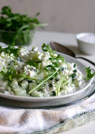 Huttenkase Mit Gurke Rucola Und Limette Kochkarussell Rezept Rezepte Huttenkase Leckeres Essen