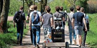 Selbst gebastelte oder arrangierte geschenke und geschenkideen für ihre glückwünsche zum vatertag stehen hoch im kurs. Vatertag 2019 Wann Ist Vatertag Und Woher Kommt Der Brauch