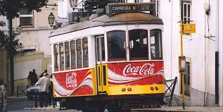 At figueria is also the hub where you can catch buses/tram to the areas around lisbon. Lissabon Tram 28 Ontdek De Mooiste Buurten Met Tramlijn 28