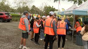 Suncoast residents come together for Longboat Key debris clean-up