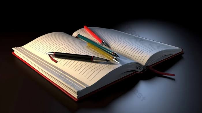 Tumpukan buku dan pena