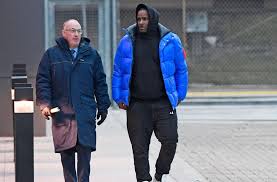 One of the voices conspicuously missing to date in the ongoing story of r. Erstes Interview Seit Anklage R Kelly Verteidigt Sich Gegen Missbrauchsvorwurfe Panorama Stuttgarter Zeitung
