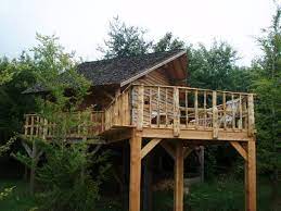 Pour plus de personnalisation, craquez pour une maison pour enfant en bois. Cabane Sur Pilotis Basse Normandie Normandie Cabane Au Bois Du Chateau