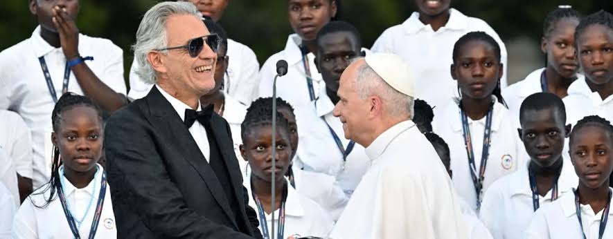 Leo XIV and Bocelli at Castel Gandolfo: when beauty prays for peace