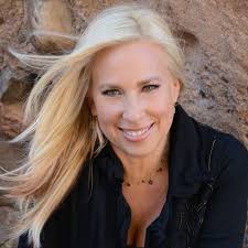 Kelly Walden's Instagram, Twitter & Facebook