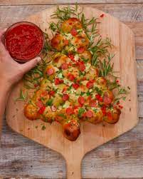 Christmas Tree Pull Apart Bread Video Refreshing Food Christmas Tree Pull Apart Bread Christmas Appetizers